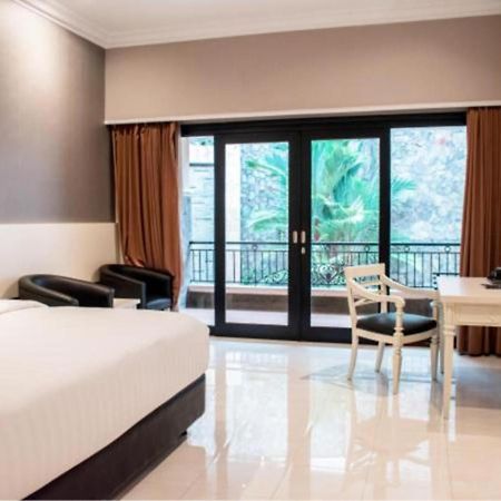 Luminor Hotel Jember By Wh Eksteriør billede
