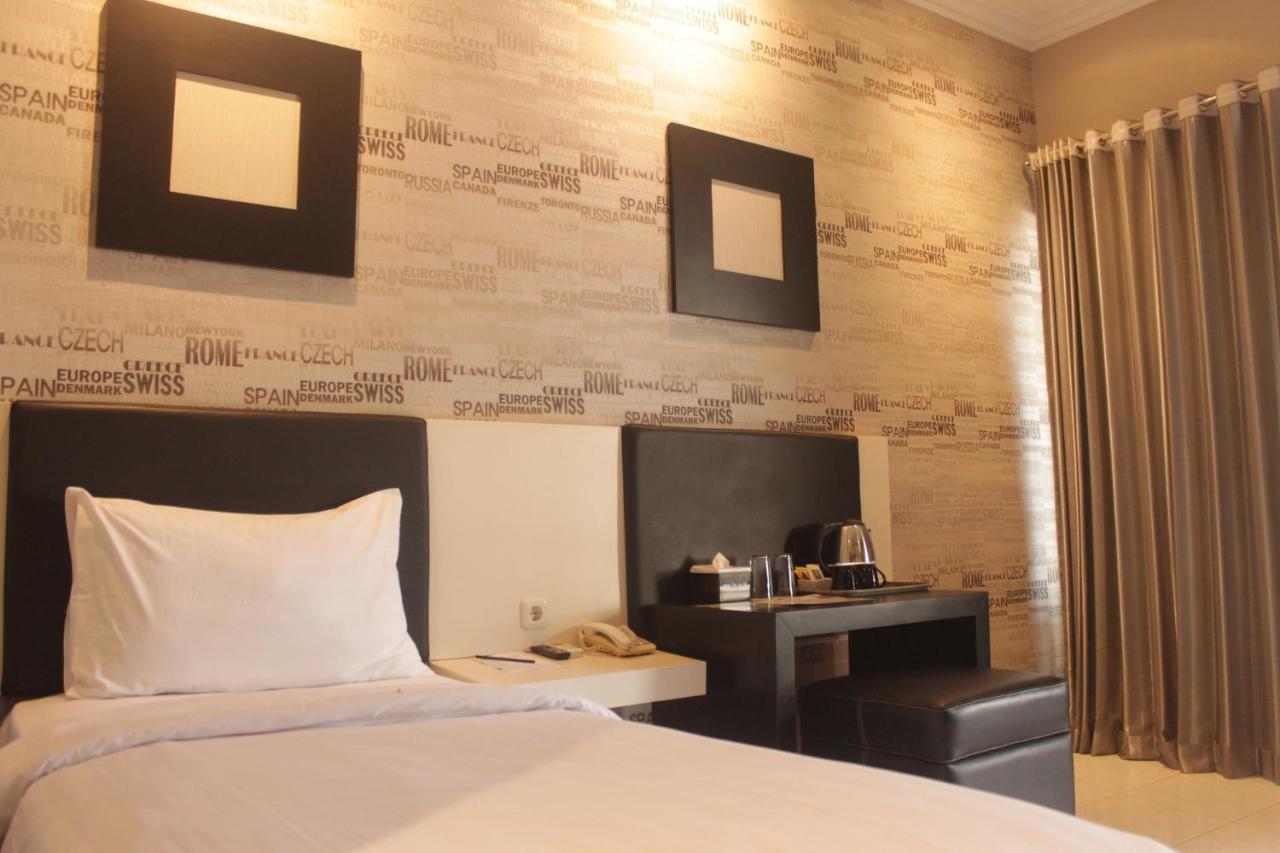 Luminor Hotel Jember By Wh Eksteriør billede