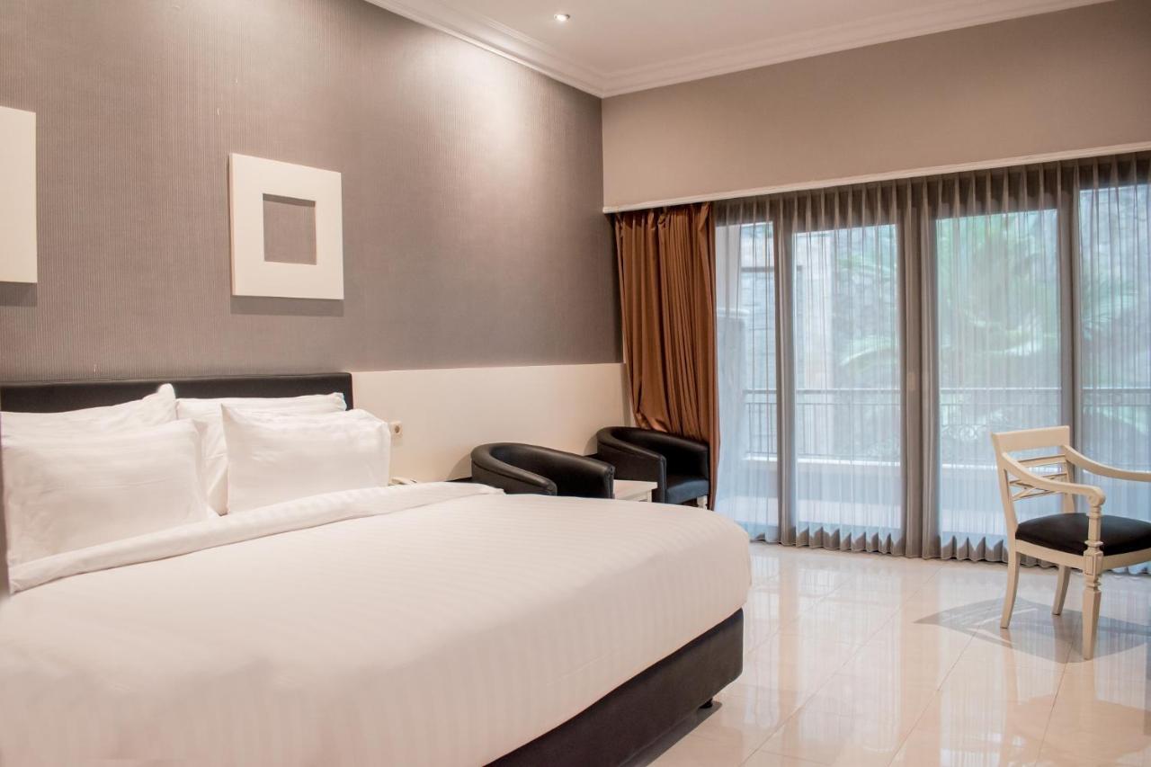 Luminor Hotel Jember By Wh Eksteriør billede