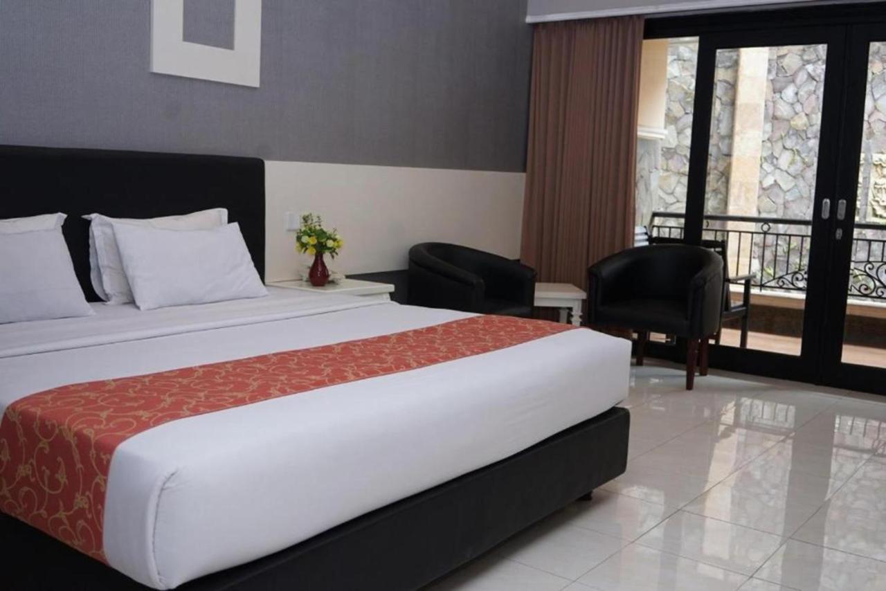 Luminor Hotel Jember By Wh Eksteriør billede