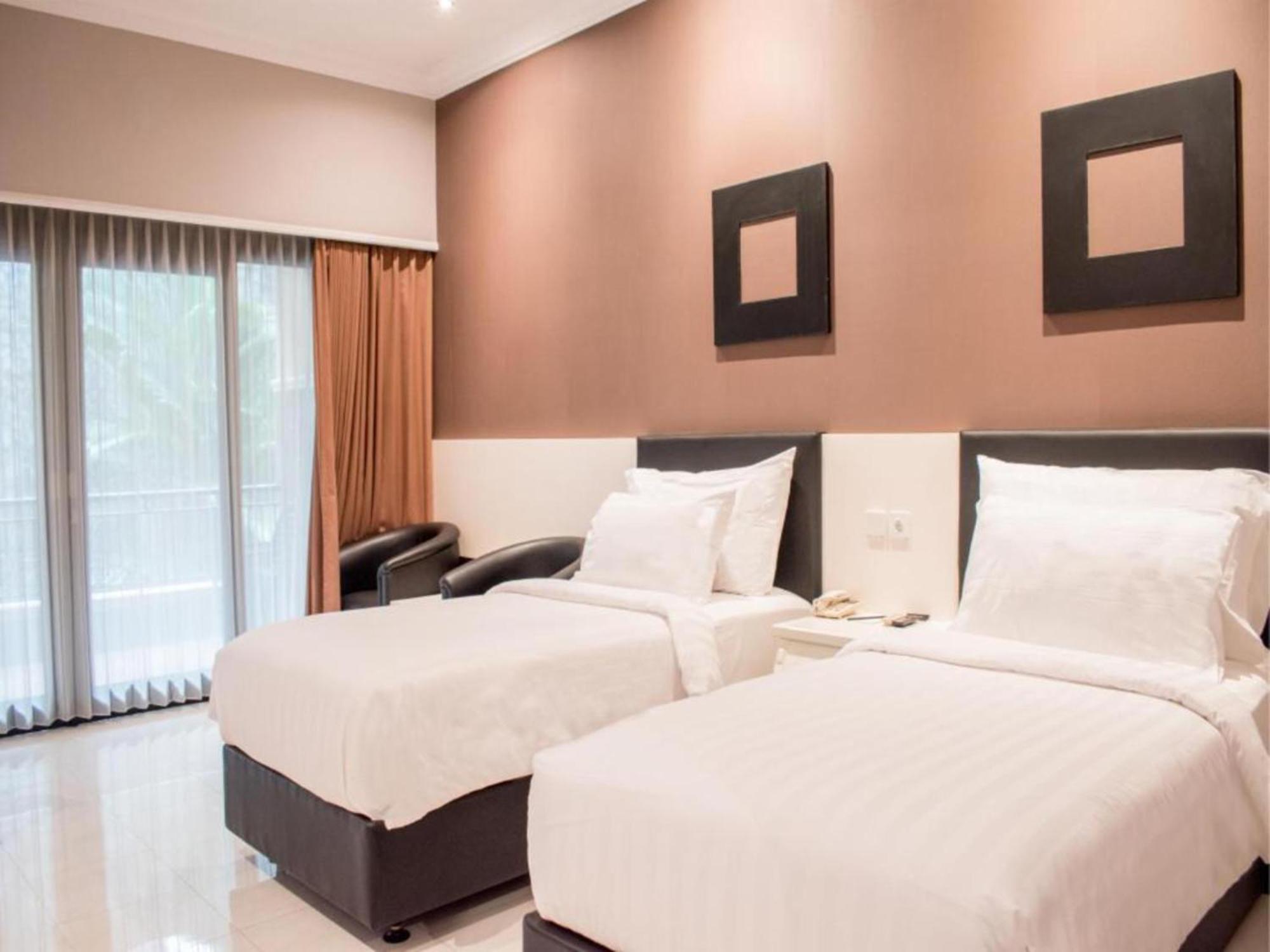 Luminor Hotel Jember By Wh Eksteriør billede
