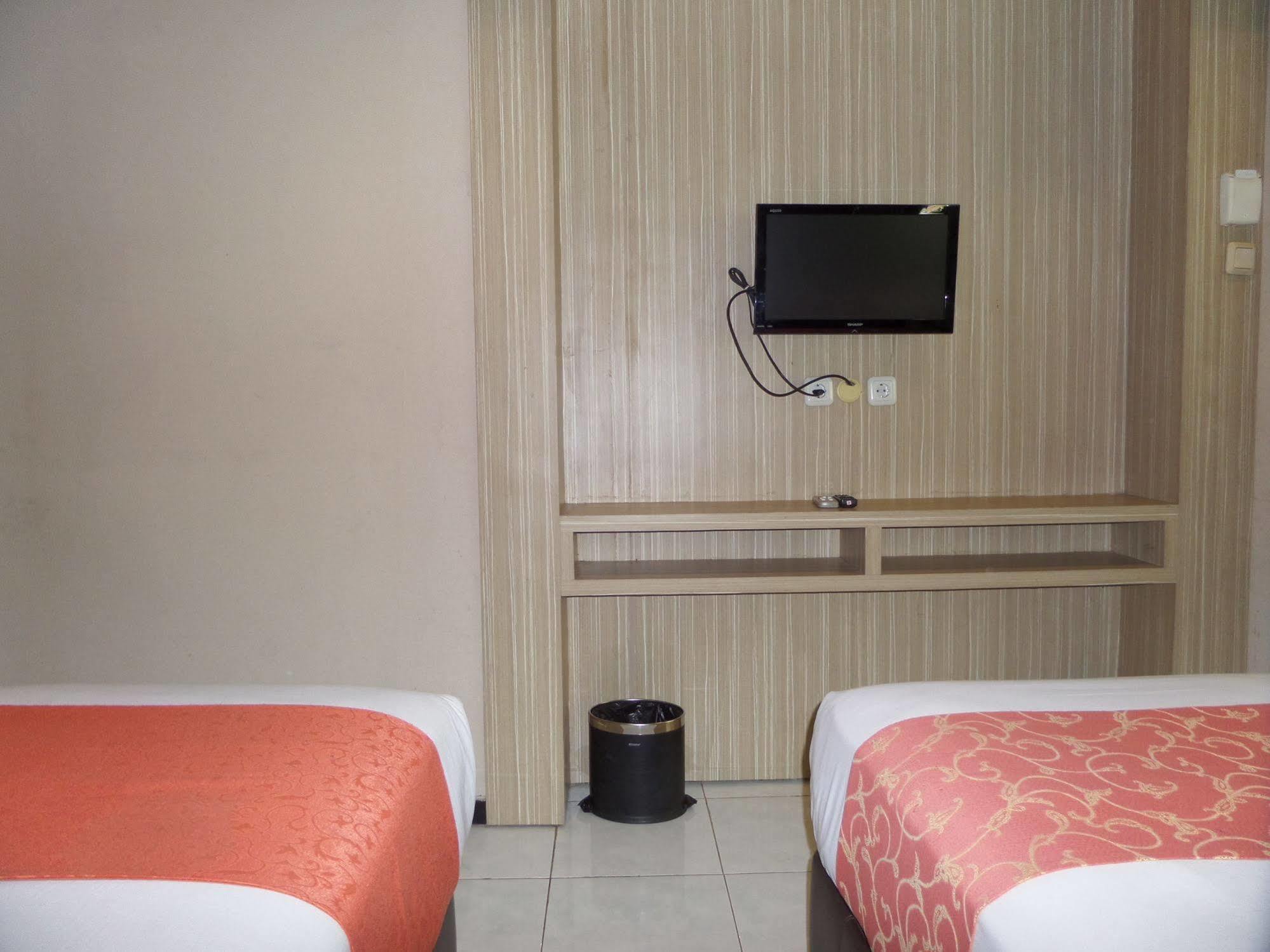 Luminor Hotel Jember By Wh Eksteriør billede